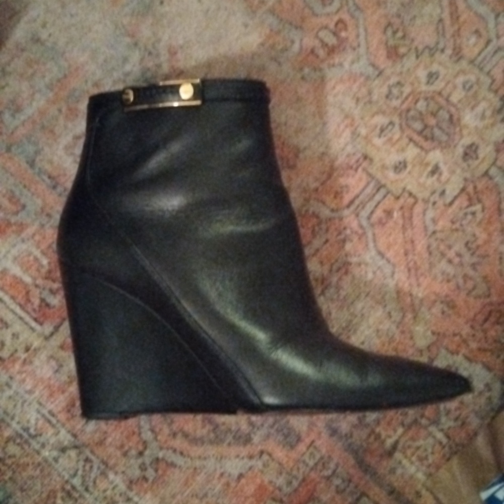 Hugo BOSS Elegant Luxury Black Leather Wedge Ankle Boots Size 38.5/9